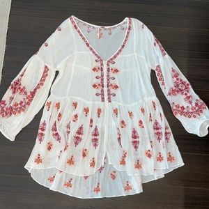 White, floral patterned, lose long sleeve dress